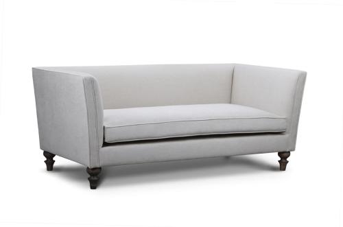 Sofa Conto... delikatna na klasycznych nóżkach